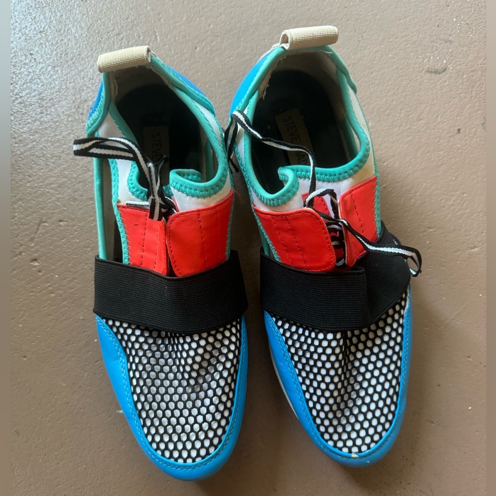 Color block sneaker - Picture 2 of 5